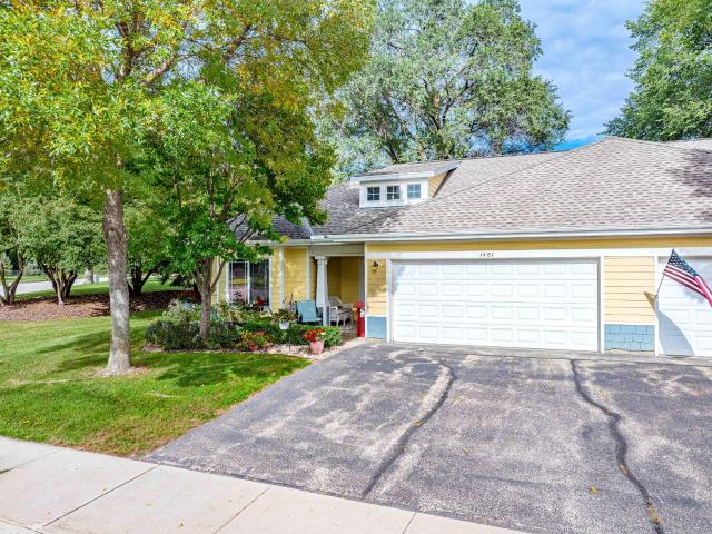 Townhouse for sale in Chaska, Carver County