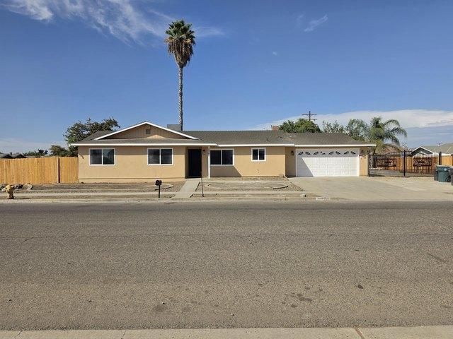 House for sale in Tulare, Tulare County