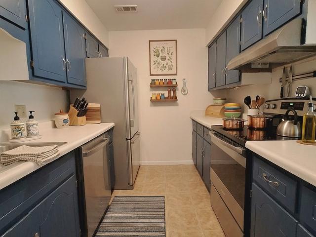 Condo for sale in Wheaton, Illinois