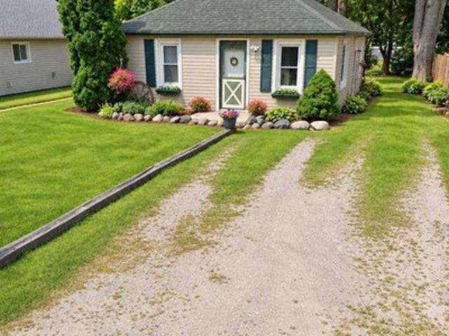 House for sale in Flat Rock, Wayne County