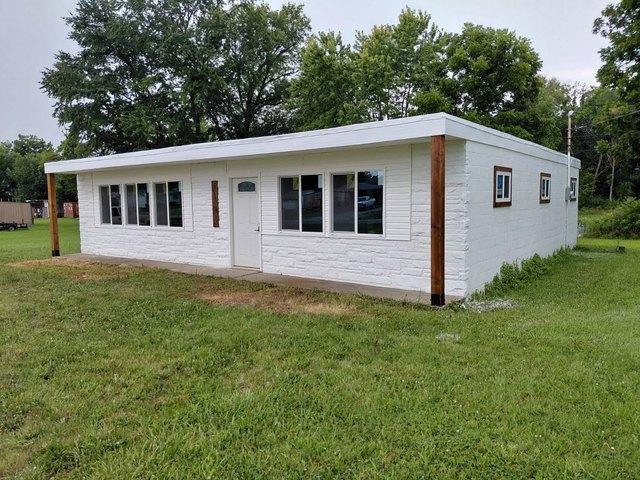 House for sale in Fairfield, Illinois