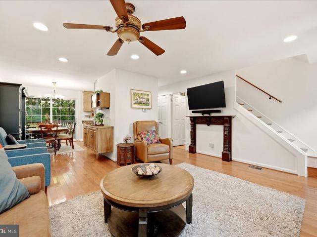 Townhouse for sale in London Towne, Centreville