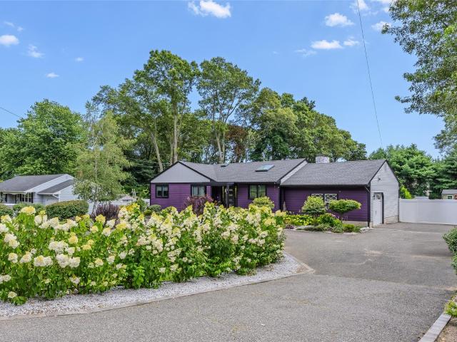 House for sale in Hauppauge House for sale in Hauppauge