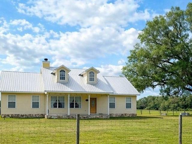 House for sale in Suwannee, Florida