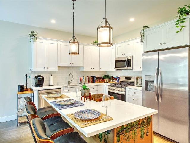 Condo for sale in Lincoln, Rhode Island