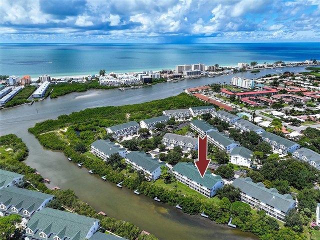 Townhouse for sale in Seminole, Florida