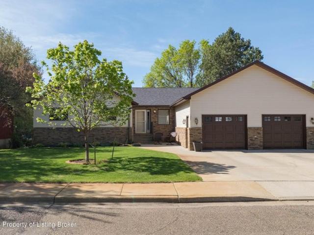 House for sale in Dickinson, North Dakota