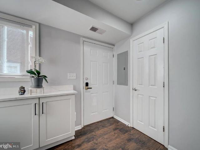 Condo for sale in James K. Polk, Alexandria