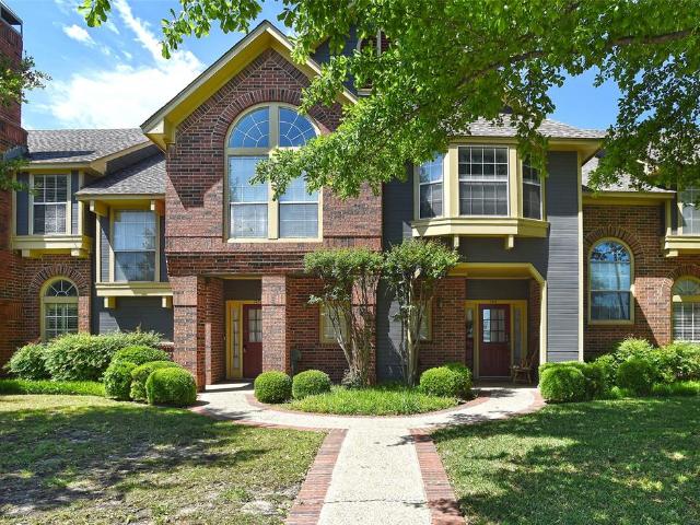 Townhouse for sale in Denton
