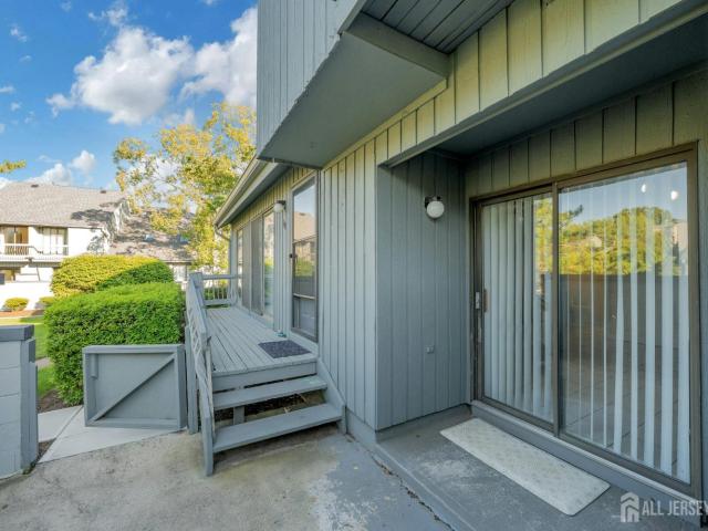 Townhouse for sale in Edison, New Jersey
