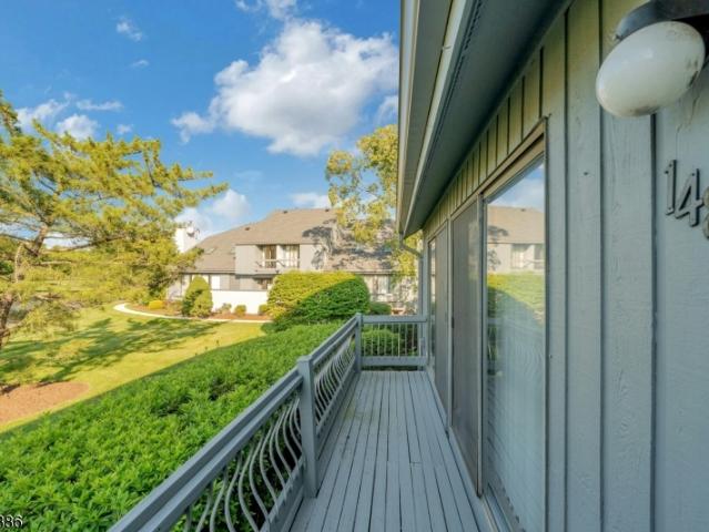 Townhouse for sale in Edison, New Jersey