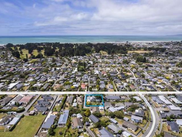 House for sale in Chaslands, Canterbury