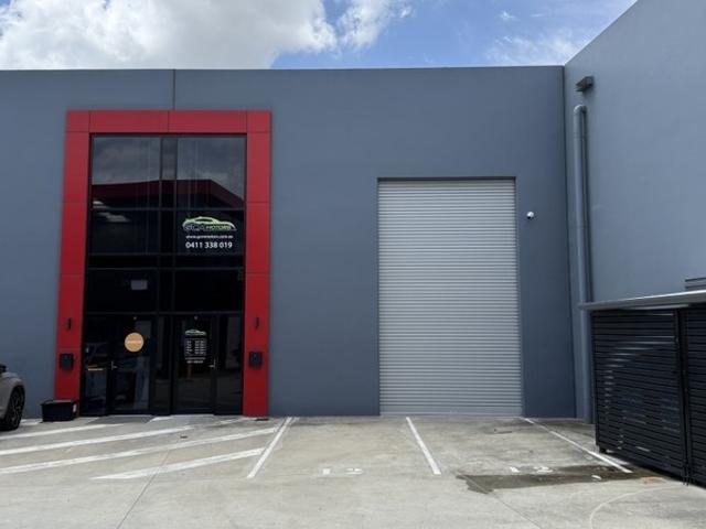 Warehouse for rent in Toombul, Queensland