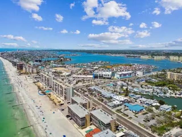 Condo for sale in Saint Petersburg Condo for sale in Saint Petersburg