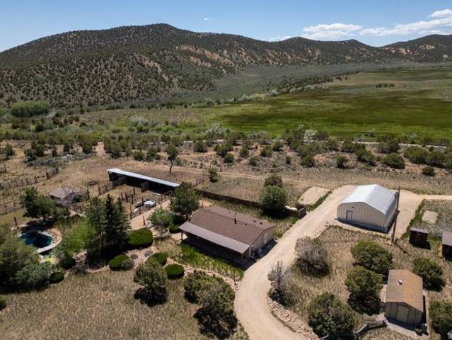 House for sale in Lapoint, Utah