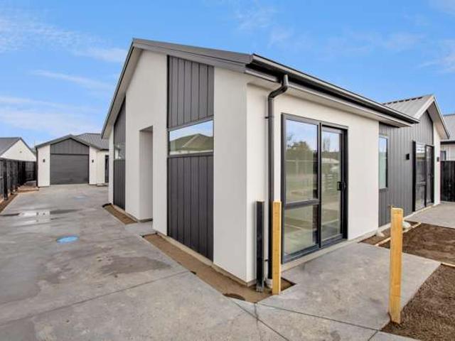House for sale in Chaslands, Canterbury