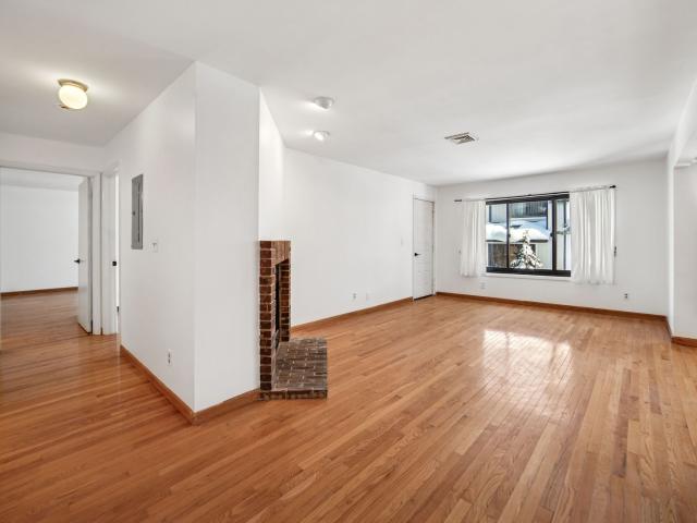 Townhouse for sale in Fort Lee, New Jersey