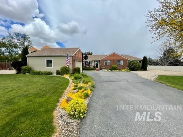 House for sale in Caldwell