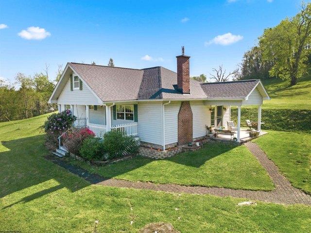 House for sale in Shinnston, West Virginia