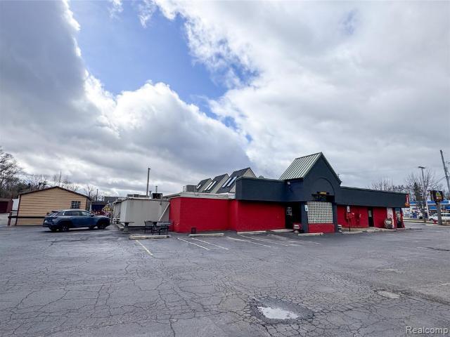 Commercial for sale in Fenton, Michigan