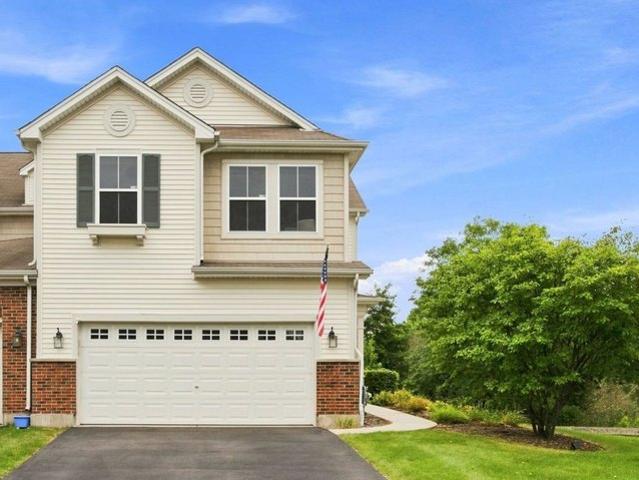 Townhouse for sale in Mchenry, Illinois