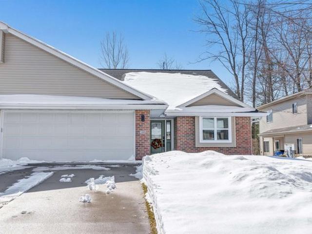 House for sale in Suamico, Wisconsin