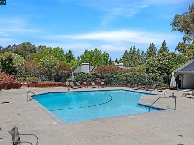 Townhouse for sale in Martinez, California