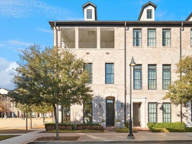 Townhouse for sale in Addison, Texas