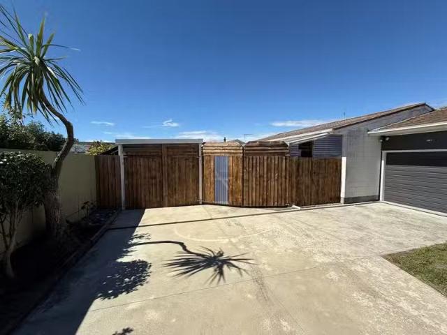 House for sale in Chaslands, Canterbury
