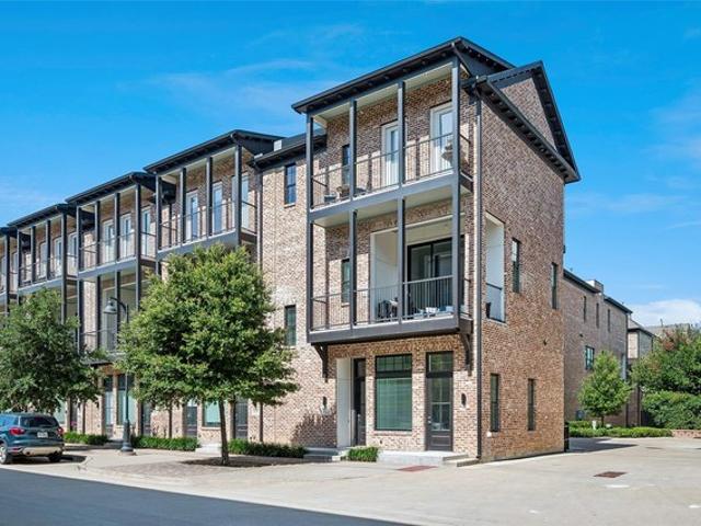 Townhouse for sale in Addison, Texas