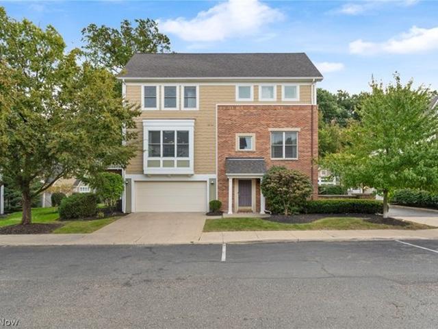 Townhouse for sale in Courtyards of Severance, Cleveland Heights