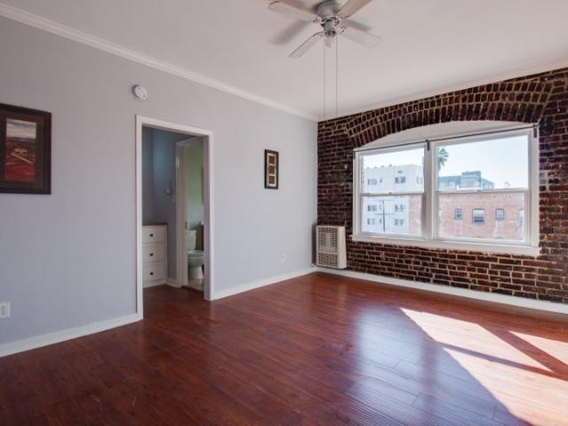 Room for rent in Canoga Park, California