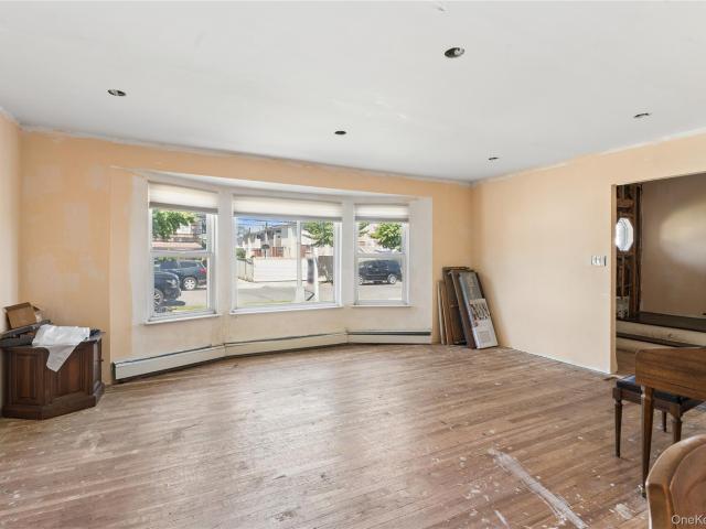 House for sale in Queens, Arverne