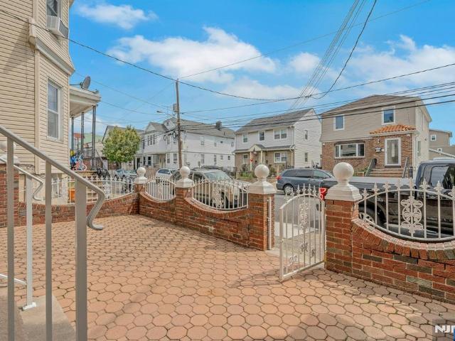 House for sale in Hudson, New Jersey