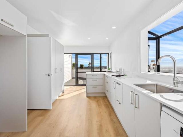 House for sale in Chaslands, Canterbury