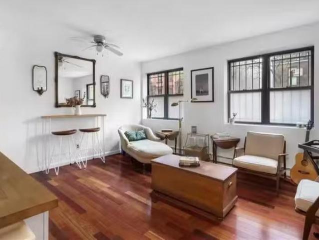 House for rent in Ridgewood House for rent in Ridgewood