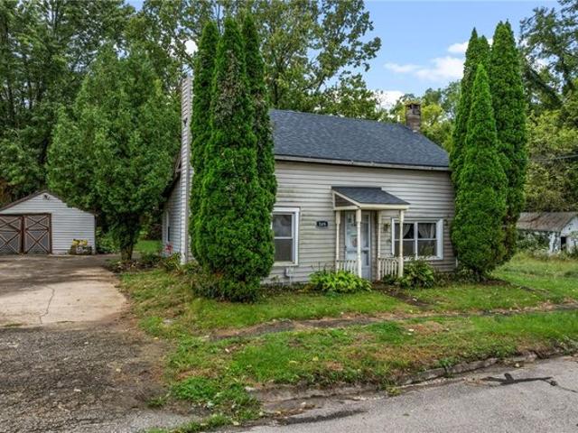 House for sale in Harveysburg, Warren County
