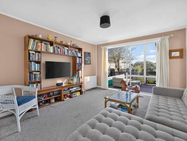 House for sale in Chaslands, Canterbury