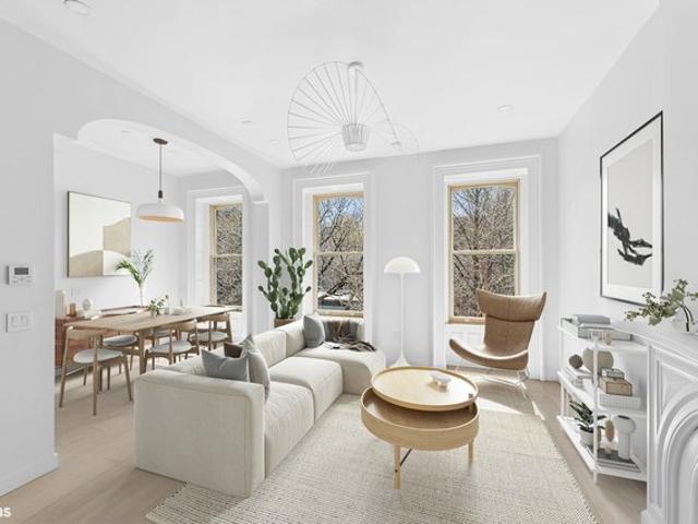 Townhouse for sale in Arverne, New York