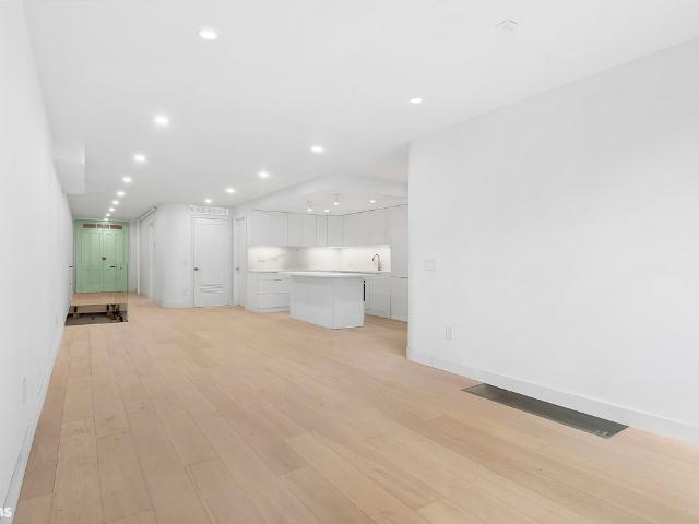 Condo for sale in Arverne, New York