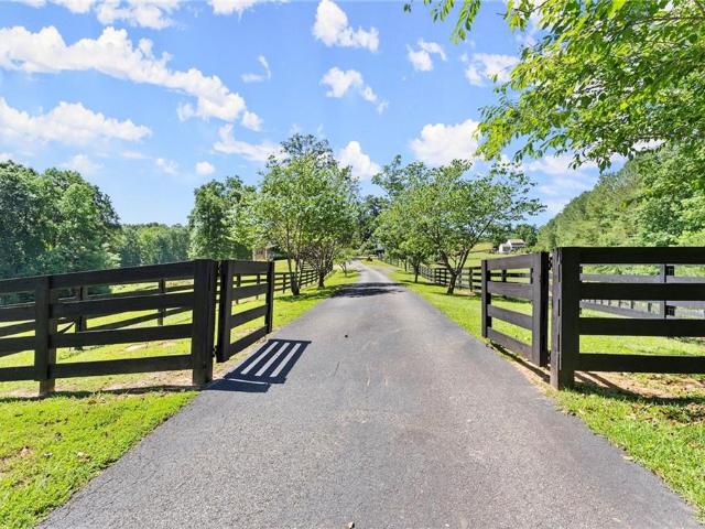 House for sale in Dawsonville, Georgia