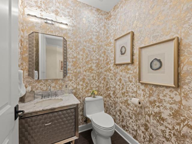 Condo for sale in Hinsdale, DuPage County