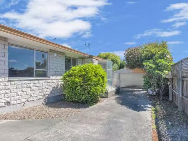 House for sale in Chaslands, Canterbury