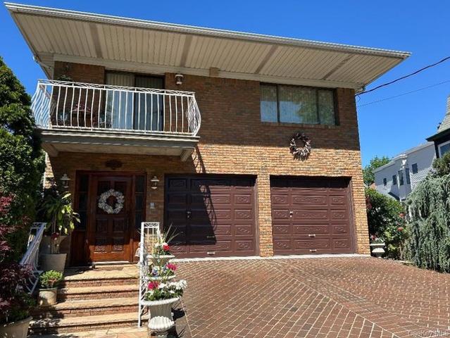House for sale in Queens, Arverne