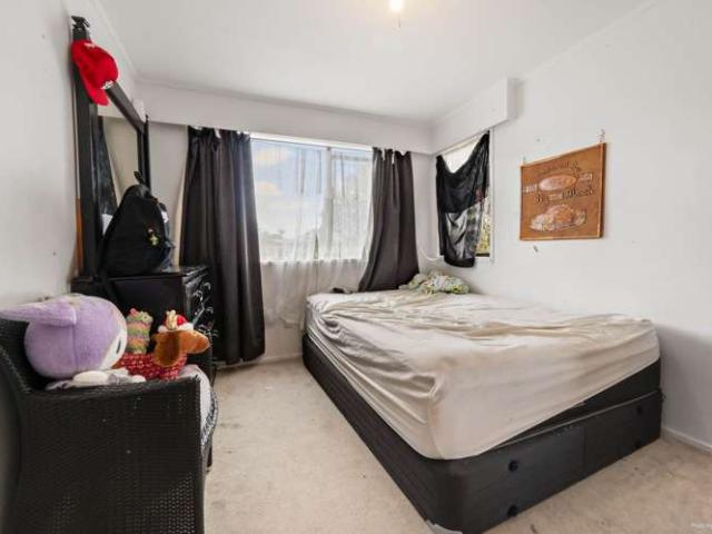House for sale in Oratia
