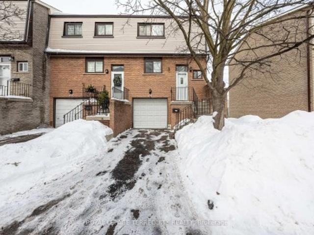 Townhouse for sale in Durham, Ontario
