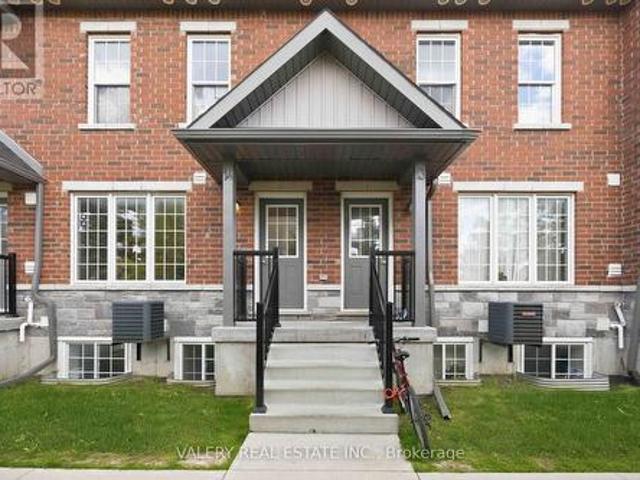 Townhouse for sale in Barrie, Central Ontario