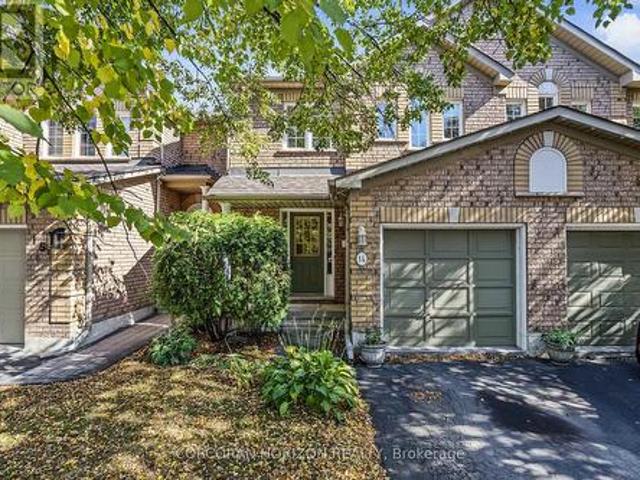 Townhouse for sale in Dalecroft, Burlington