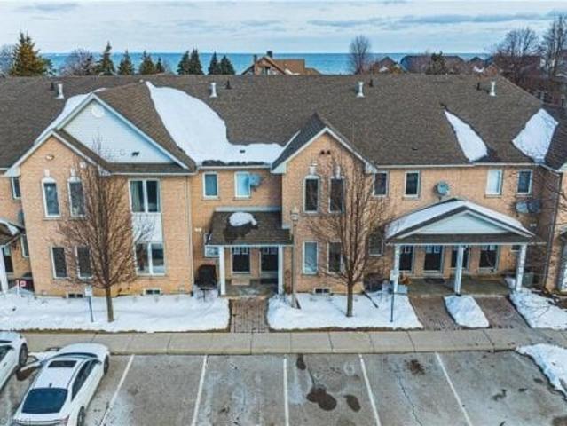 Townhouse for sale in Ancaster, Ontario