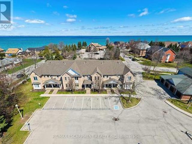 Townhouse for sale in Ancaster, Ontario